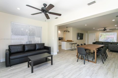 Снять в аренду виллу или дом в Холливуд, Флорида 4 спальни, 148.64м2, № 1979439 - фото 23