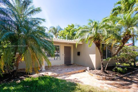 Снять в аренду виллу или дом в Холливуд, Флорида 4 спальни, 148.64м2, № 1979439 - фото 5