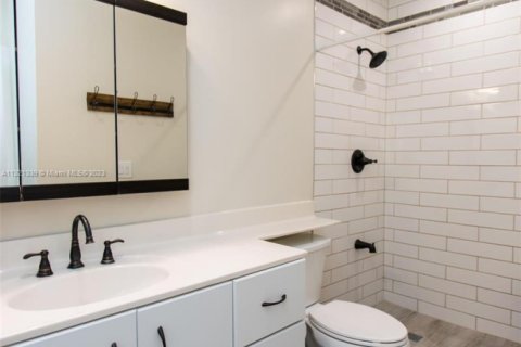 Снять в аренду виллу или дом в Холливуд, Флорида 4 спальни, 148.64м2, № 1979439 - фото 11