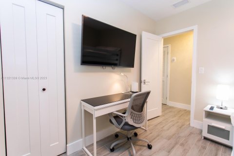 Снять в аренду виллу или дом в Холливуд, Флорида 4 спальни, 148.64м2, № 1979439 - фото 15