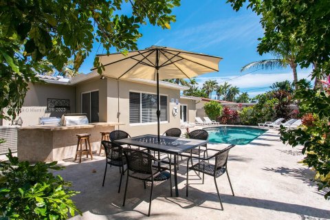 Снять в аренду виллу или дом в Холливуд, Флорида 4 спальни, 148.64м2, № 1979439 - фото 6