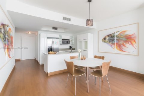 Condo in Miami, Florida, 1 bedroom  № 1819878 - photo 13