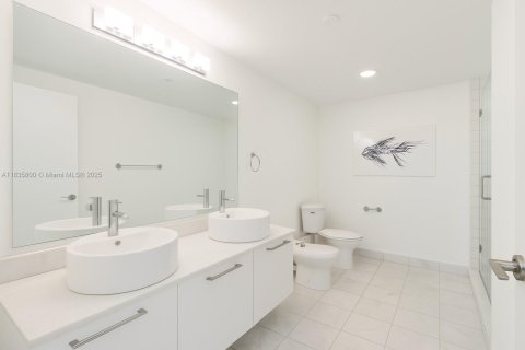 Condo in Miami, Florida, 1 bedroom  № 1819878 - photo 11