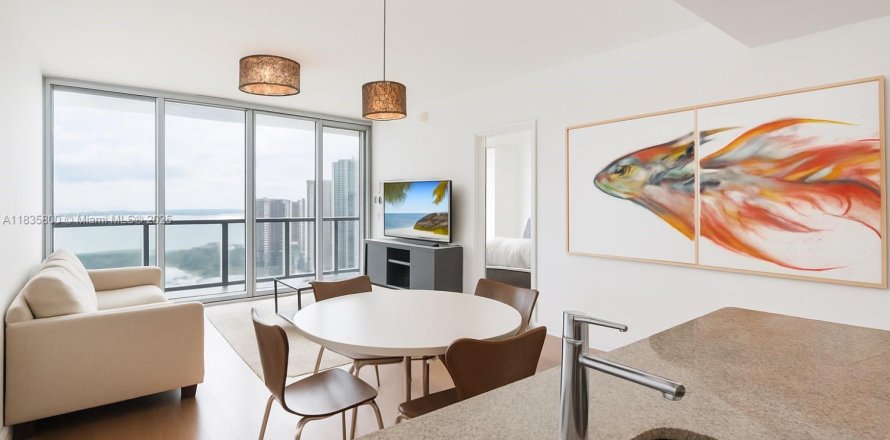 Condominio en Miami, Florida, 1 dormitorio № 1819878