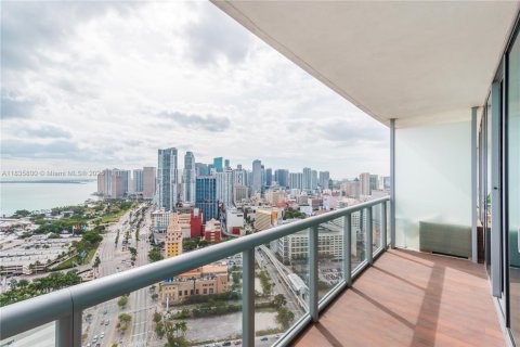 Condo in Miami, Florida, 1 bedroom  № 1819878 - photo 19