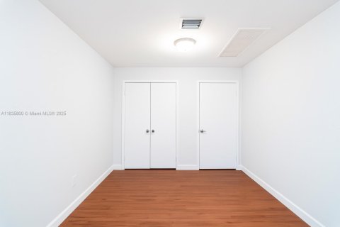 Condo in Miami, Florida, 1 bedroom  № 1819878 - photo 8