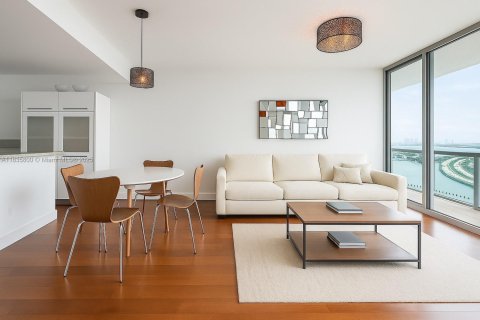 Condo in Miami, Florida, 1 bedroom  № 1819878 - photo 2