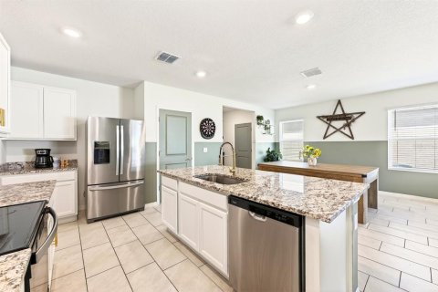 House in Umatilla, Florida 5 bedrooms, 228.26 sq.m. № 2102953 - photo 5