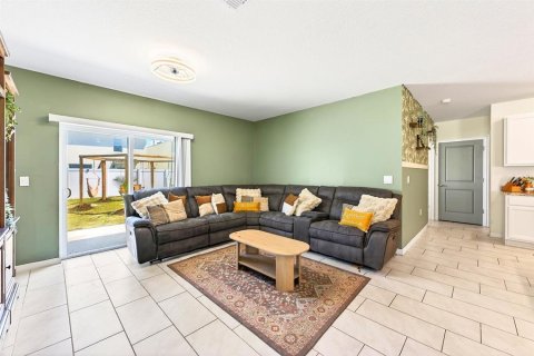 House in Umatilla, Florida 5 bedrooms, 228.26 sq.m. № 2102953 - photo 7