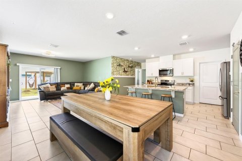 House in Umatilla, Florida 5 bedrooms, 228.26 sq.m. № 2102953 - photo 6