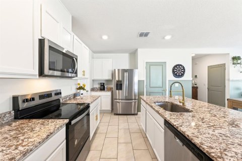 House in Umatilla, Florida 5 bedrooms, 228.26 sq.m. № 2102953 - photo 4