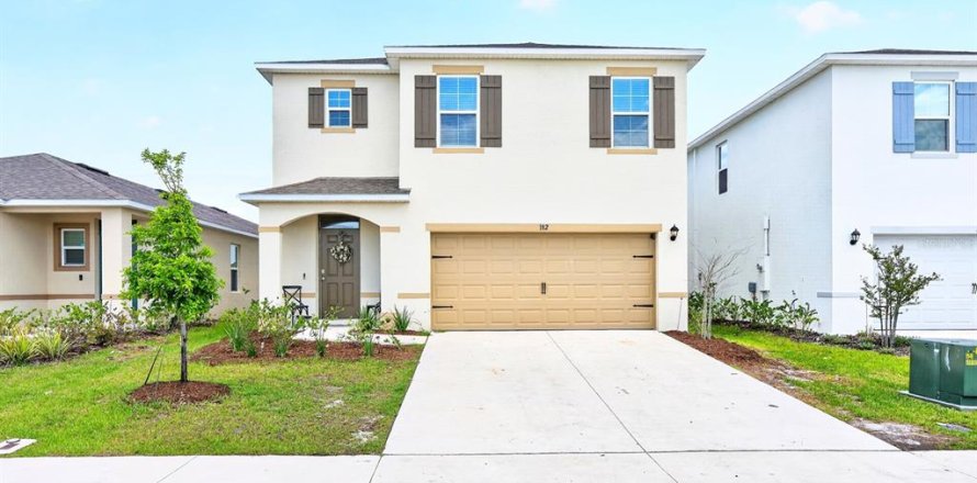 House in Umatilla, Florida 5 bedrooms, 228.26 sq.m. № 2102953
