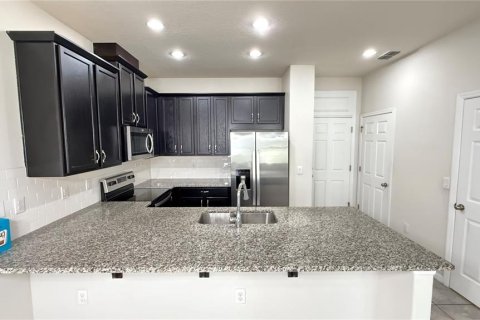Adosado en alquiler en Kissimmee, Florida, 3 dormitorios, 148.92 m2 № 1903893 - foto 2
