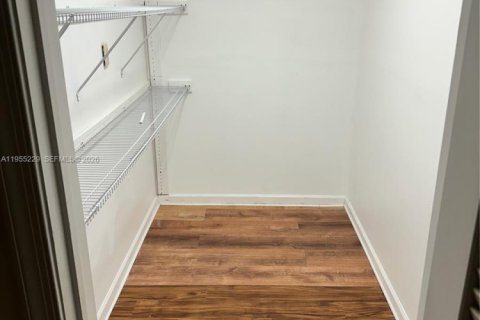 Снять в аренду таунхаус в Помпано-Бич, Флорида 3 спальни, 147.81м2, № 2011602 - фото 5