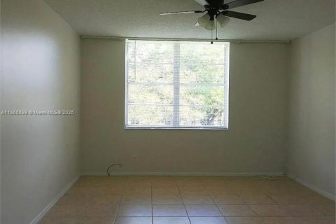 Appartement à louer à Lauderdale Lakes, Floride: 1 chambre, 65.5 m2 № 2014723 - photo 7