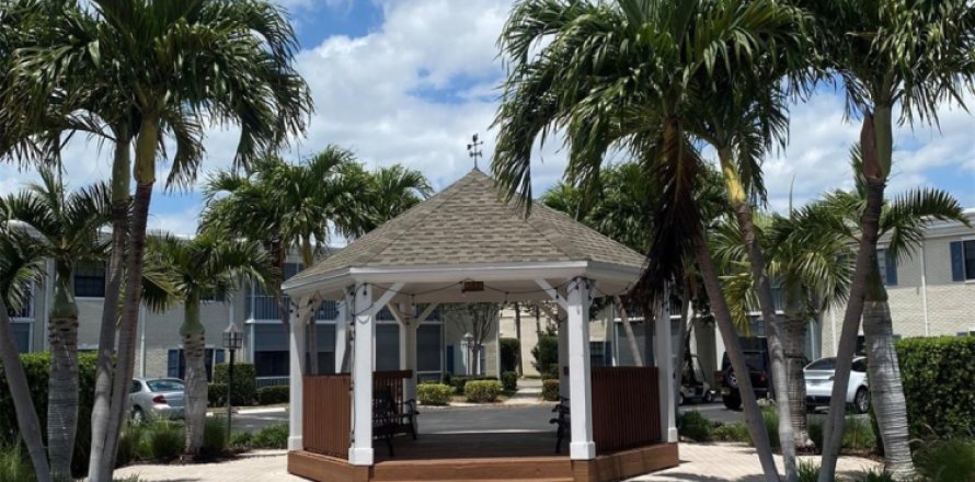Condo in Pompano Beach, Florida, 1 bedroom № 1151777