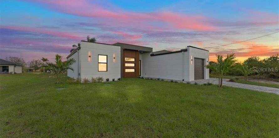 House in Lehigh Acres, Florida 3 bedrooms, 120.03 sq.m. № 1690205