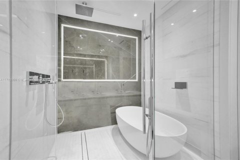 Condo in Miami, Florida, 2 bedrooms  № 1863493 - photo 29