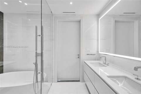 Condo in Miami, Florida, 2 bedrooms  № 1863493 - photo 28