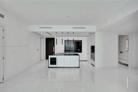 Condo in Miami, Florida, 2 bedrooms  № 1863493 - photo 11