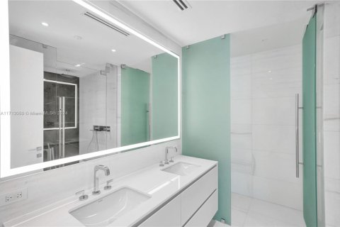 Condo in Miami, Florida, 2 bedrooms  № 1863493 - photo 27