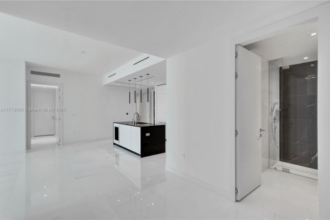 Condo in Miami, Florida, 2 bedrooms  № 1863493 - photo 9