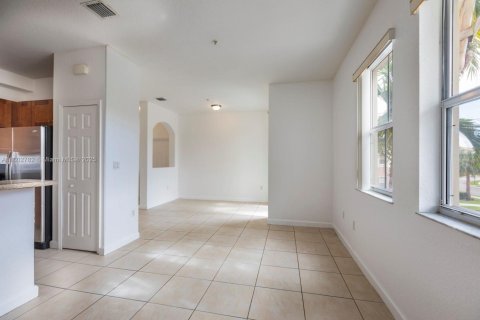 Condo in Miami, Florida, 2 bedrooms  № 2016406 - photo 7