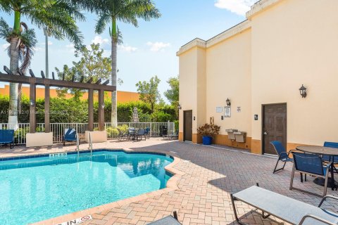 Condo in Miami, Florida, 2 bedrooms  № 2016406 - photo 22