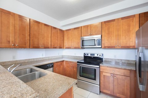 Condo in Miami, Florida, 2 bedrooms  № 2016406 - photo 8