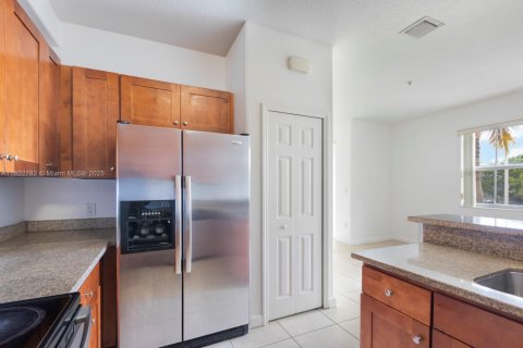 Condo in Miami, Florida, 2 bedrooms  № 2016406 - photo 10