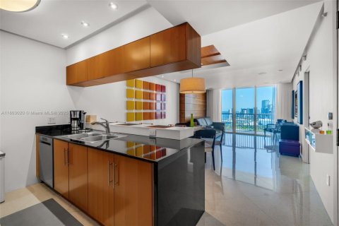 Condominio en alquiler en Miami, Florida, 1 dormitorio, 76.27 m2 № 1938514 - foto 4