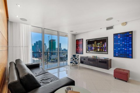 Condominio en alquiler en Miami, Florida, 1 dormitorio, 76.27 m2 № 1938514 - foto 2