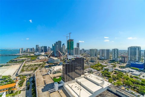 Condominio en alquiler en Miami, Florida, 1 dormitorio, 76.27 m2 № 1938514 - foto 12
