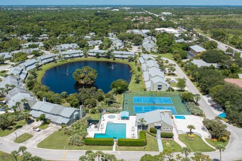Townhouse in Jensen Beach, Florida 3 bedrooms, 148.46 sq.m. № 1160348 - photo 1