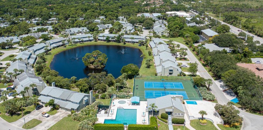 Townhouse in Jensen Beach, Florida 3 bedrooms, 148.46 sq.m. № 1160348