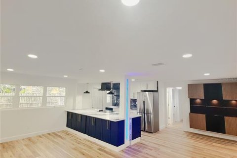 House in Temple Terrace, Florida 3 bedrooms, 173.73 sq.m. № 1680821 - photo 4