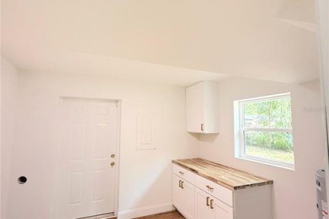 House in Temple Terrace, Florida 3 bedrooms, 173.73 sq.m. № 1680821 - photo 13