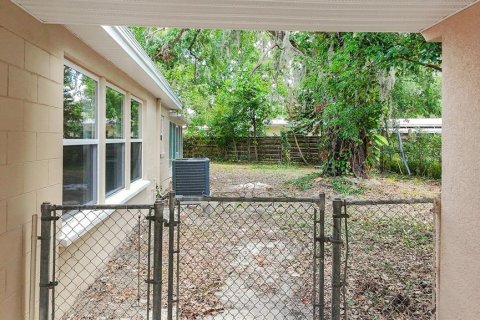 House in Temple Terrace, Florida 3 bedrooms, 173.73 sq.m. № 1680821 - photo 29