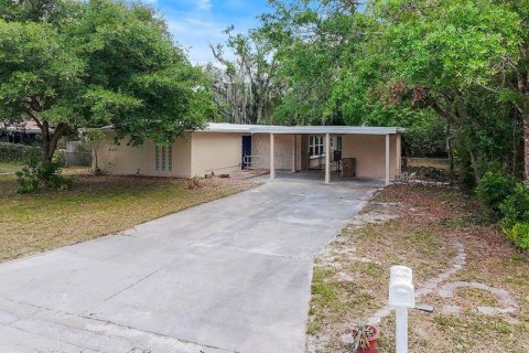 House in Temple Terrace, Florida 3 bedrooms, 173.73 sq.m. № 1680821 - photo 1