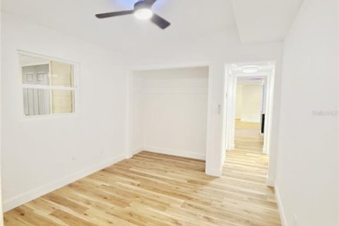 House in Temple Terrace, Florida 3 bedrooms, 173.73 sq.m. № 1680821 - photo 19