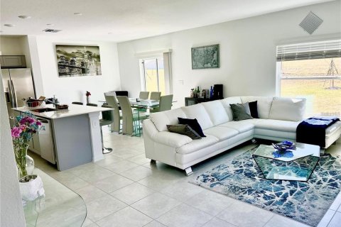 Villa ou maison à louer à Winter Haven, Floride: 4 chambres, 174.56 m2 № 2385765 - photo 2