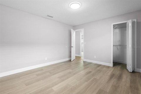 House in Orlando, Florida 4 bedrooms, 163.69 sq.m. № 2218950 - photo 21