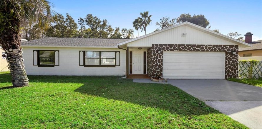 House in Orlando, Florida 4 bedrooms, 163.69 sq.m. № 2218950