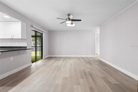 House in Orlando, Florida 4 bedrooms, 163.69 sq.m. № 2218950 - photo 16