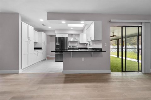 House in Orlando, Florida 4 bedrooms, 163.69 sq.m. № 2218950 - photo 7