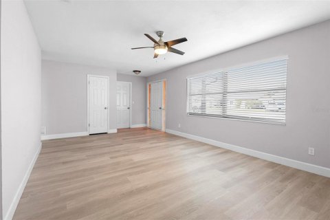House in Orlando, Florida 4 bedrooms, 163.69 sq.m. № 2218950 - photo 14