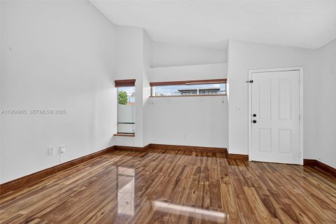 Снять в аренду виллу или дом в Майами, Флорида 3 спальни, 139.35м2, № 2010152 - фото 3