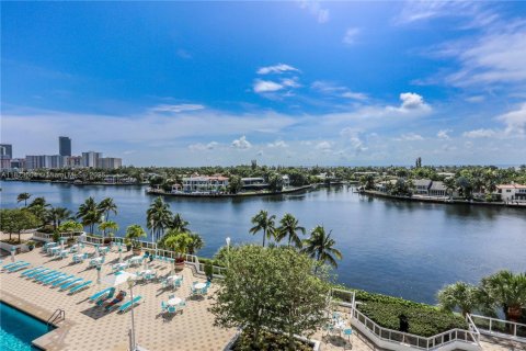 Condo in Aventura, Florida, 2 bedrooms  № 1821534 - photo 4