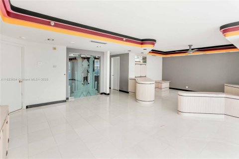 Condo in Aventura, Florida, 2 bedrooms  № 1821534 - photo 11