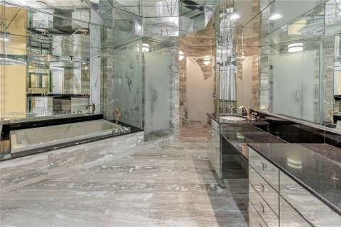 Condo in Aventura, Florida, 2 bedrooms  № 1821534 - photo 17